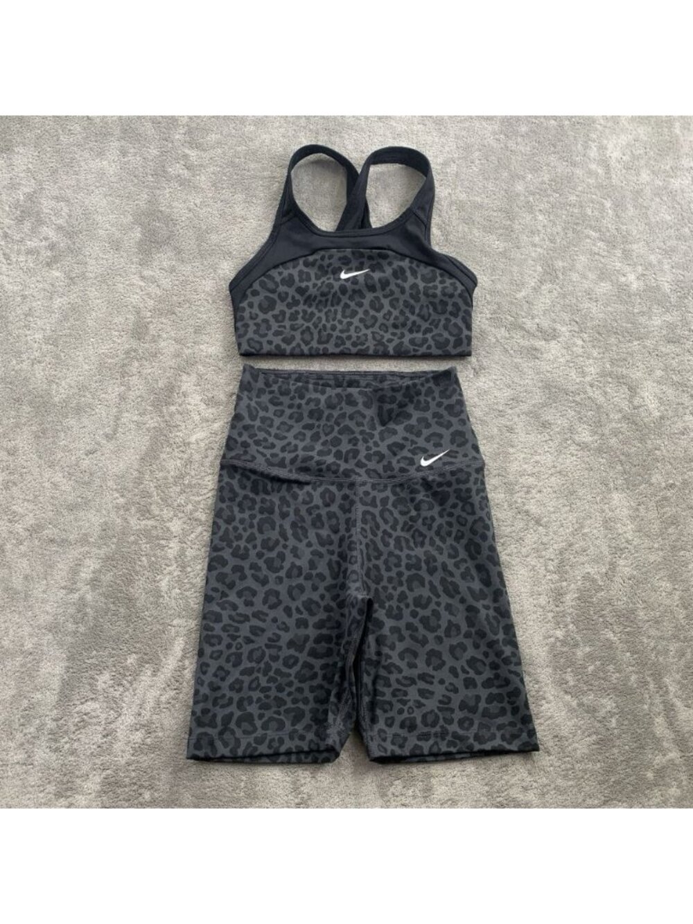 Nike One Biker Shorts & Sports Bra Womens XS Smoke Gray Leopard Print DX0122-070